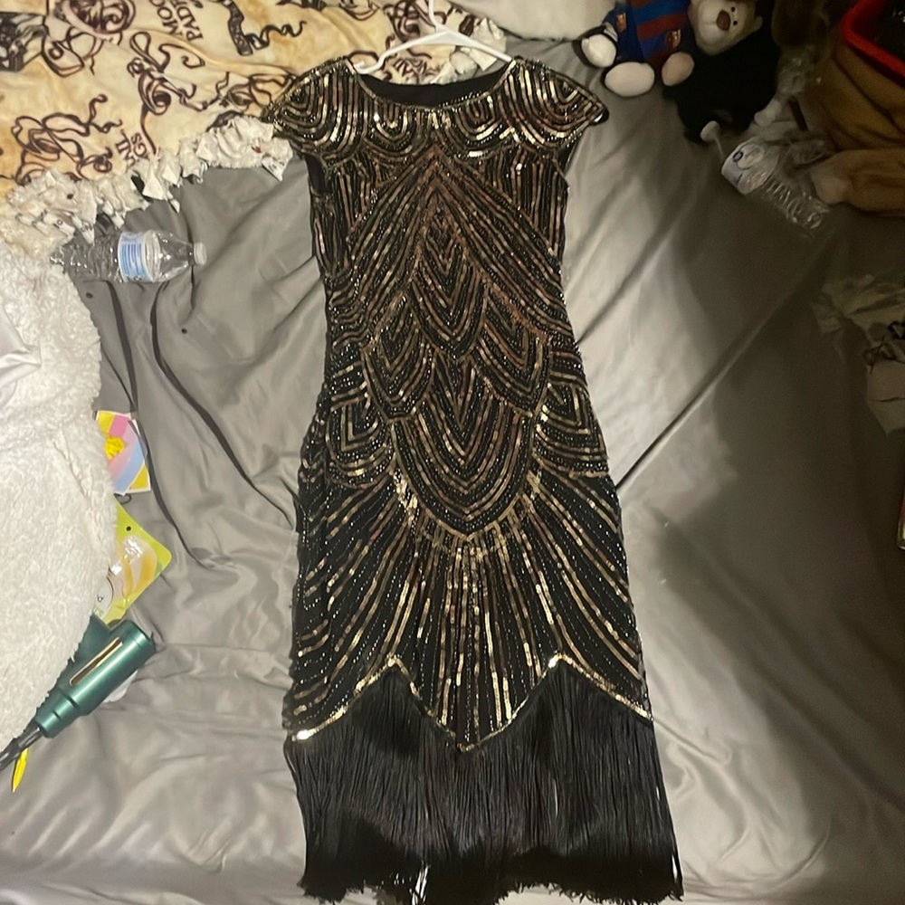 Gold and black flapper dress, fun daisy